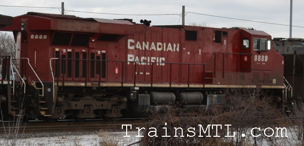 Locomotive CP8889 right side / coté droit